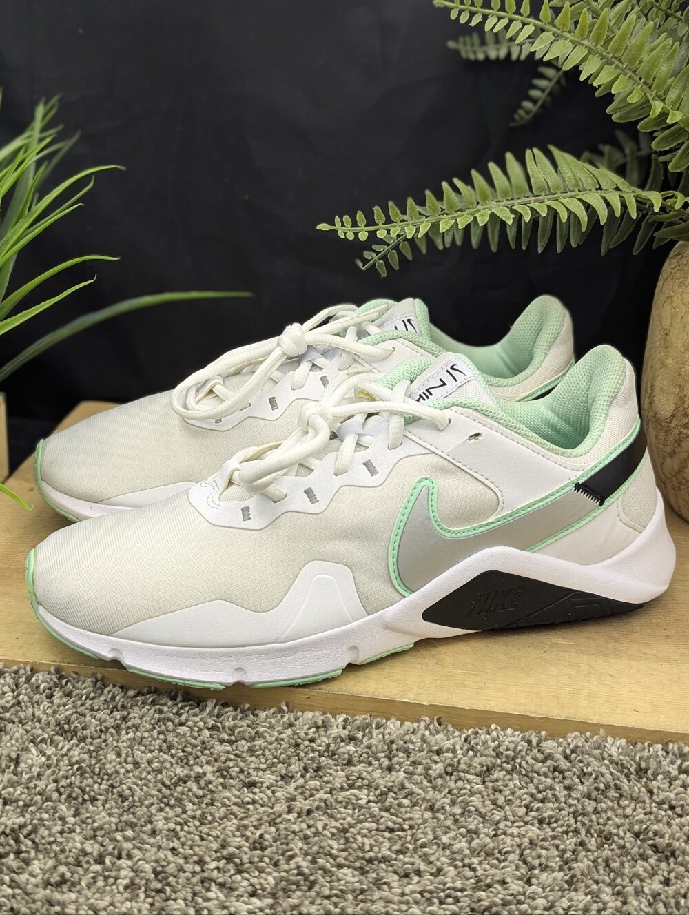 Nike Legend Essentials Women's Size 10 Running Walking Casual Comfort Shoes